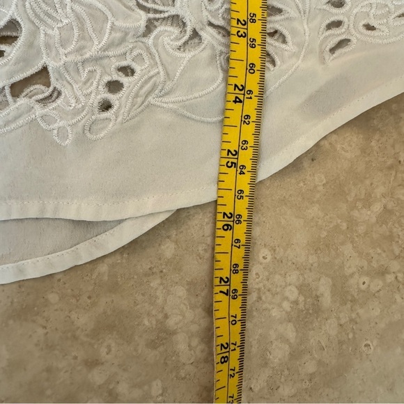 Equipment Ivory Short Sleeve Round Neck Lace Cut Out Womens Size S Silk Blouse - Picture 12 of 16